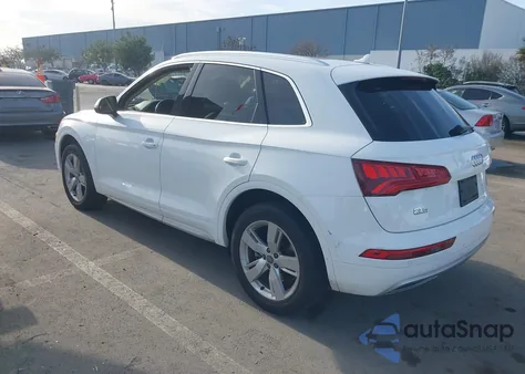 2018 Audi Q5 2.0T Premium/2.0T Tech Premium z USA, uszkodzony, nr VIN WA1BNAFY8J2042445